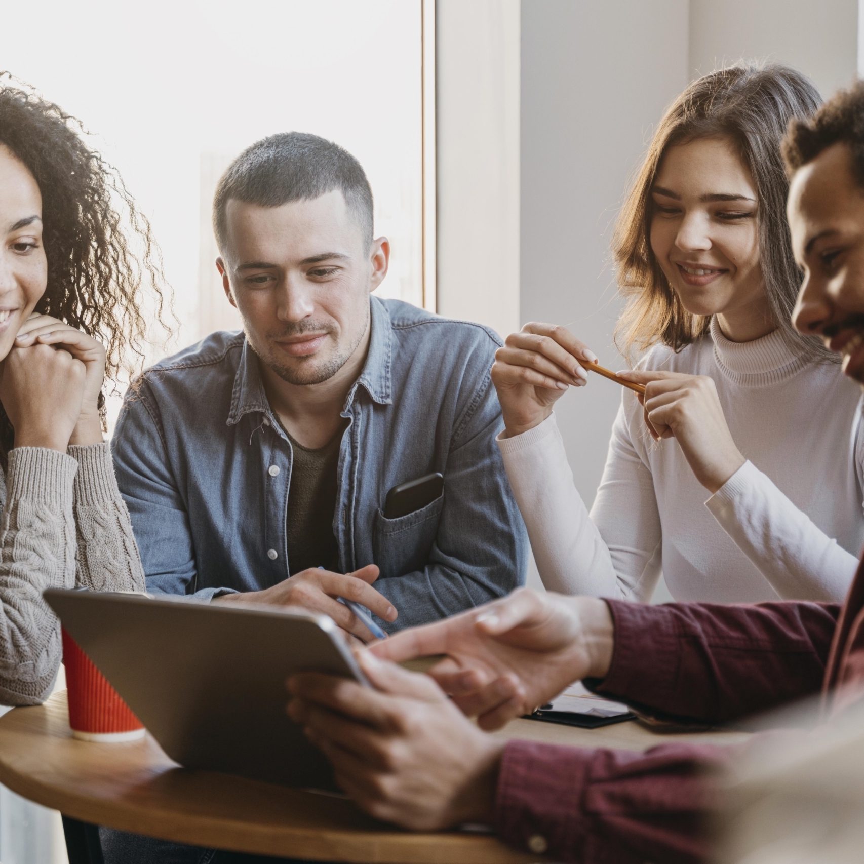 teamwork-meeting-with-business-people